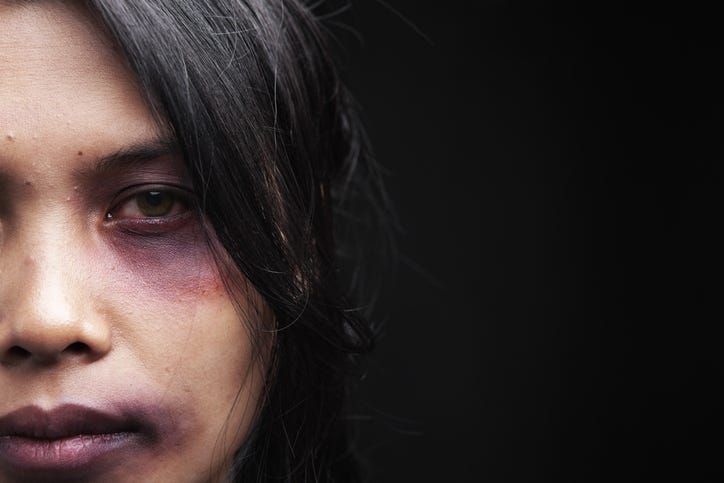 mujer golpeada