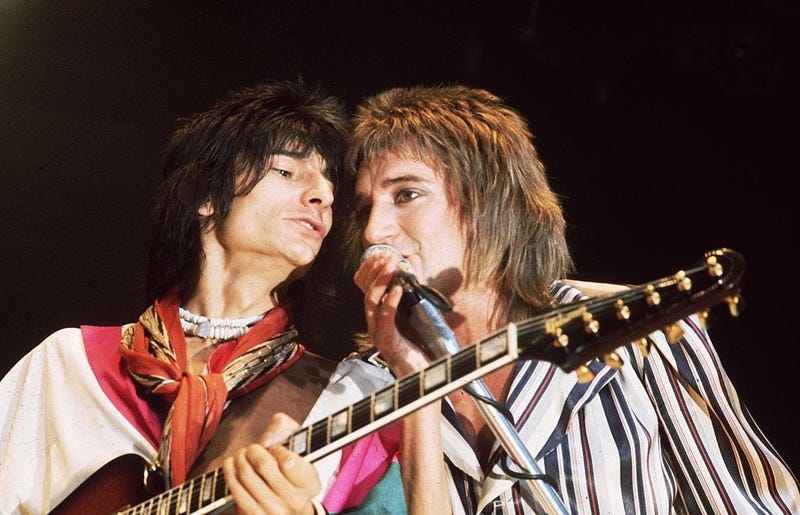 circa 1975: Singer Rod Stewart and guitarist Ron Wood of 'The Faces' in concert. 
