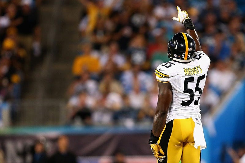 Arthur Moats #55 of the Pittsburgh Steelers salutes the crowd
