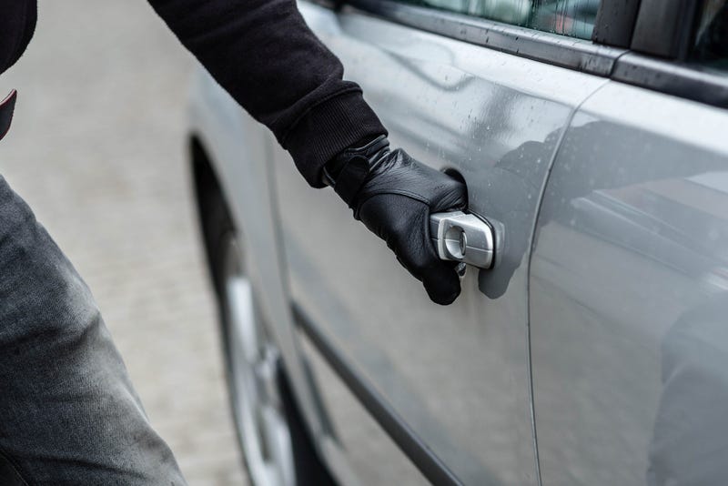 car-theft-GettyImages-521975360.jpg