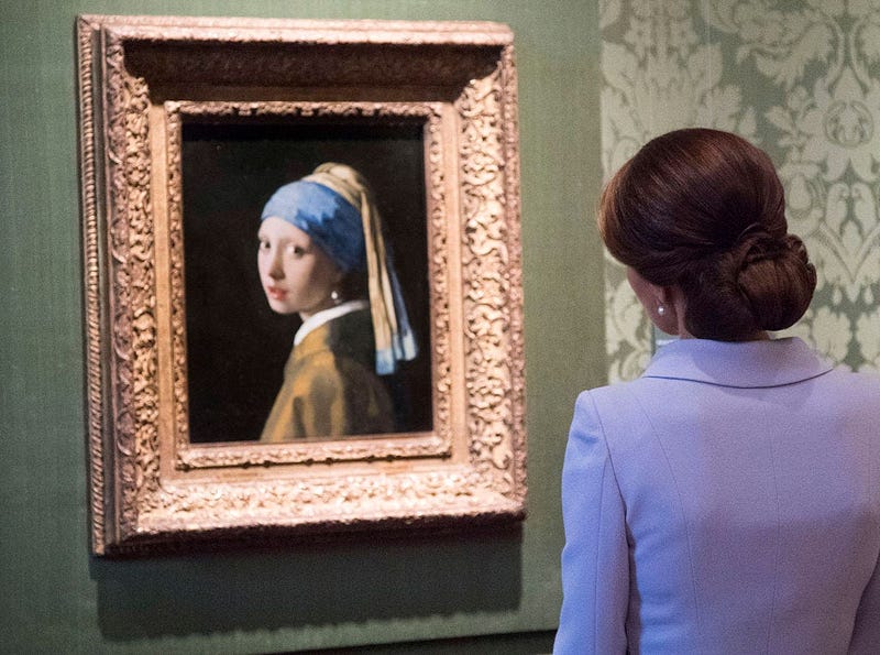 Catherine, Duchess of Cambridge views the 'Girl with a Pearl Earring' by Johannes Vermeer as she visits the Mauritshuis Gallery during a solo visit to the Hague on October 11, 2016 in the Hague, Netherlands.
