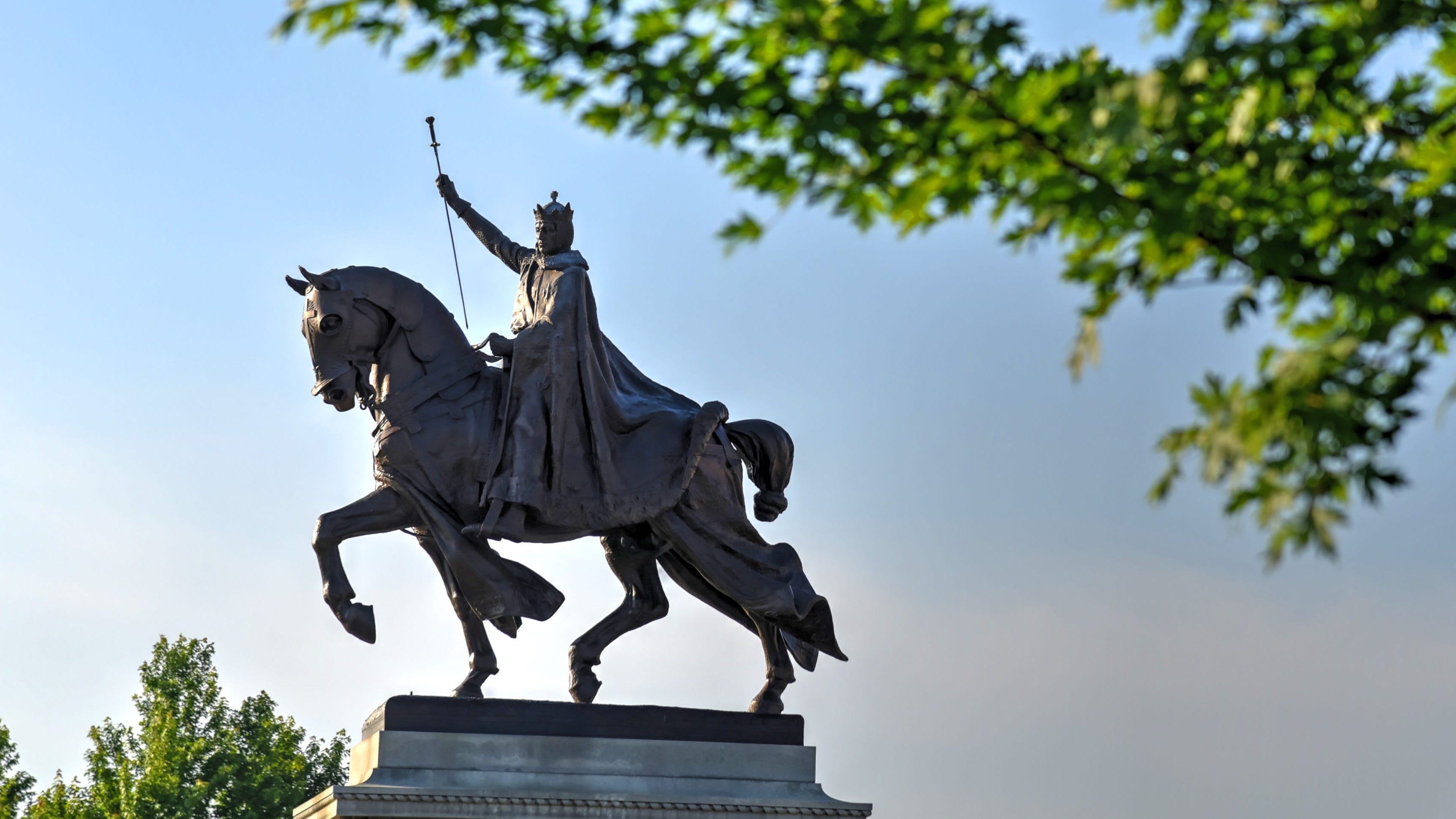 Petition calls for St. Louis to be renamed, removal of statue on Art Hill