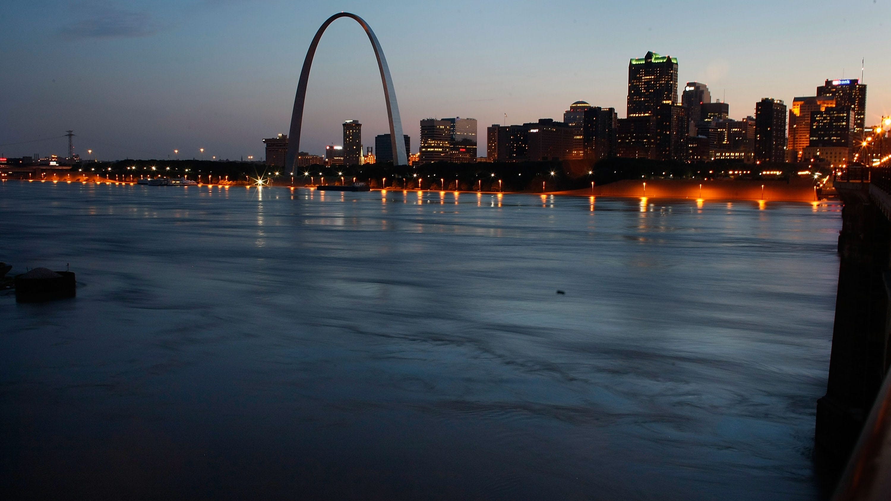 WATCH: Best video of meteor above the Arch, illuminating St. Louis city skyline