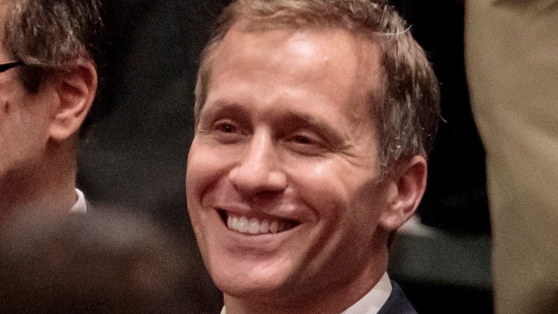 Former Missouri governor rushes to the aid of two St. Louis gunshot victims