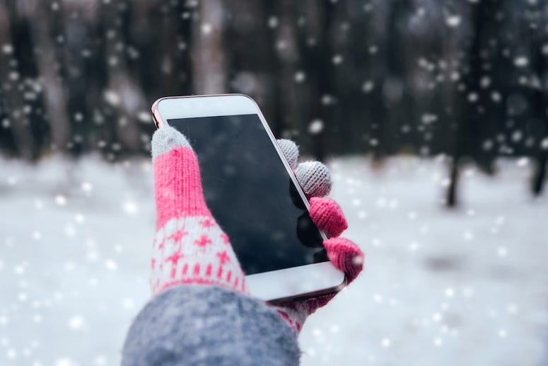 Woman, Cell Phone, Smartphone, Winter, Gloves, Snow, Snowing