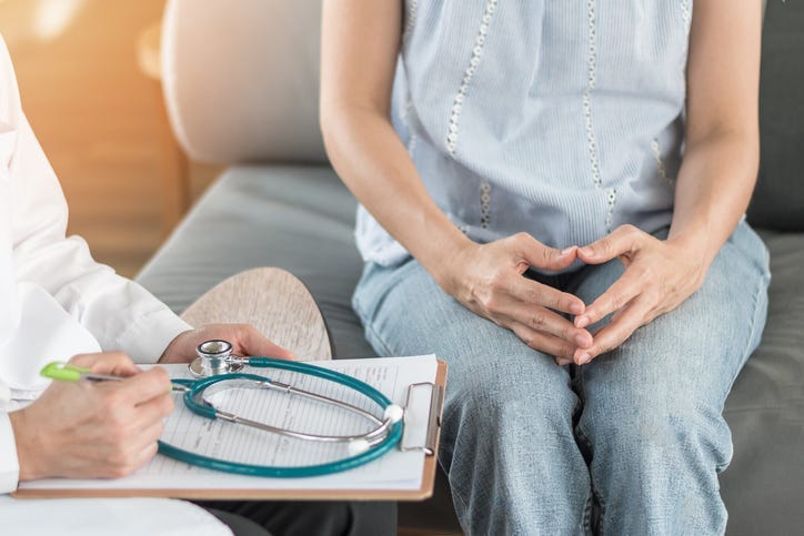 Patient meeting with doctor. 