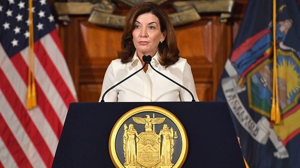 Hochul proposes return of to-go drinks, rail service connecting Brooklyn & Queens in State of the State address