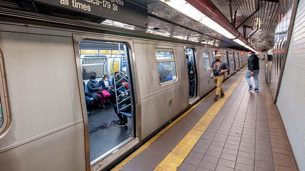 Woman lashes out, stabs man with scissors aboard F train near Roosevelt Island: NYPD