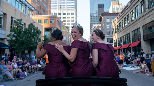 Aquatennial week gets underway with Wednesday's Torchlight Parade