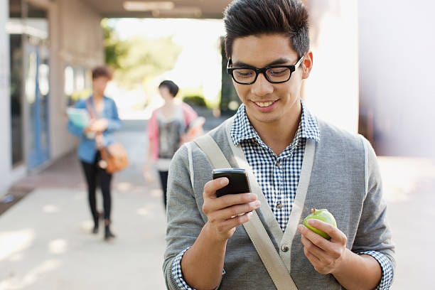Cell phones banned at Windsor Locks High school during class