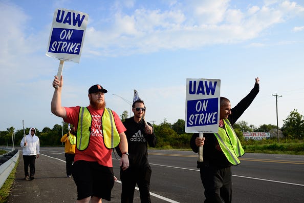 United Auto Workers (UAW) members on a picket line outside the General Motors Wentzville Assembly Plant plant in Wentzville, Missouri, US, on Sunday, Sept. 17