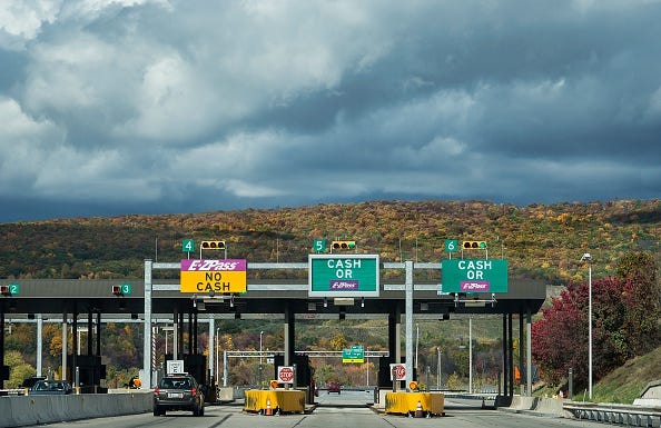 PENNSYLVANIA, UNITED STATES - 2014/10/18: E-Z Pass toll both. (Photo by John Greim/LightRocket via Getty Images)