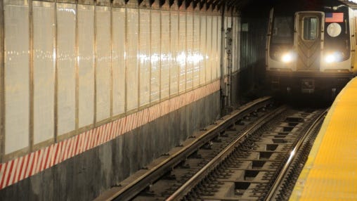 Man dead after touching third rail at UES subway station