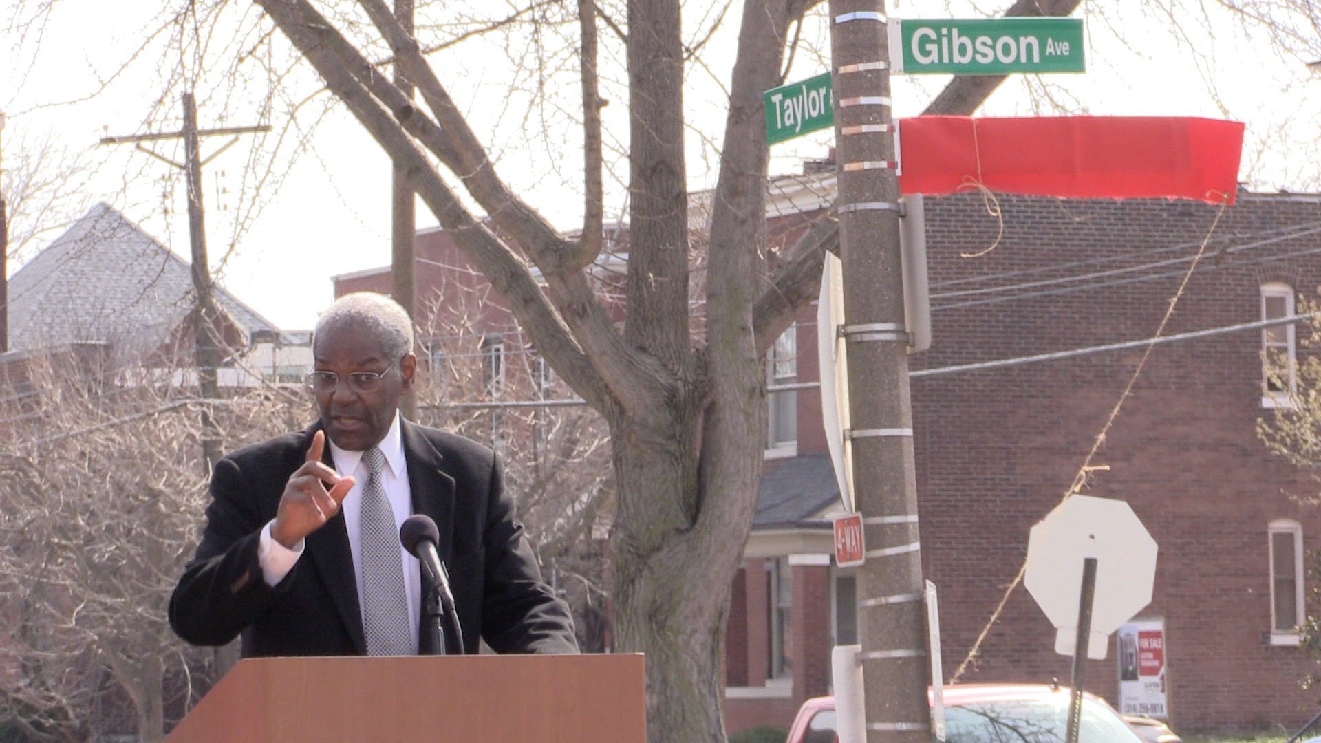 PHOTOS: St. Louis street renamed 'Bob Gibson Way' to honor HOF pitcher