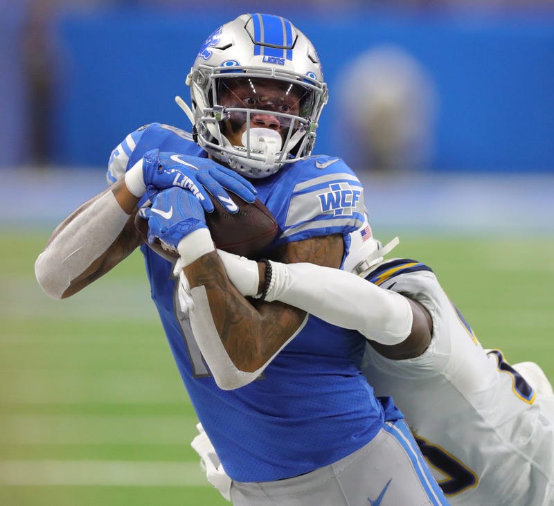 Lions WR Kenny Golladay hauls in a pass