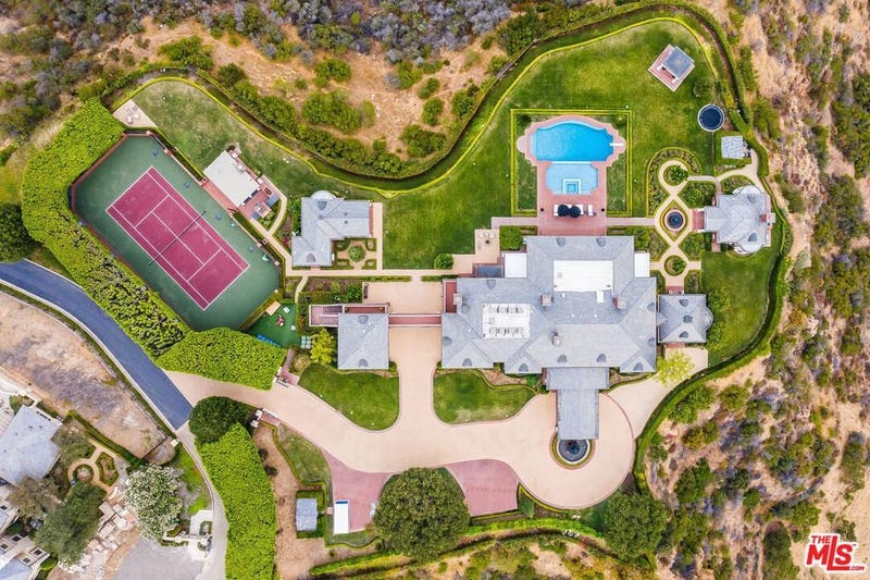 Aerial view of the Wayne Gretzky property