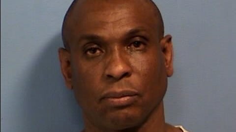 Jailer had sexual relationship with prisoner, who got $300 in commissary credit: prosecutors