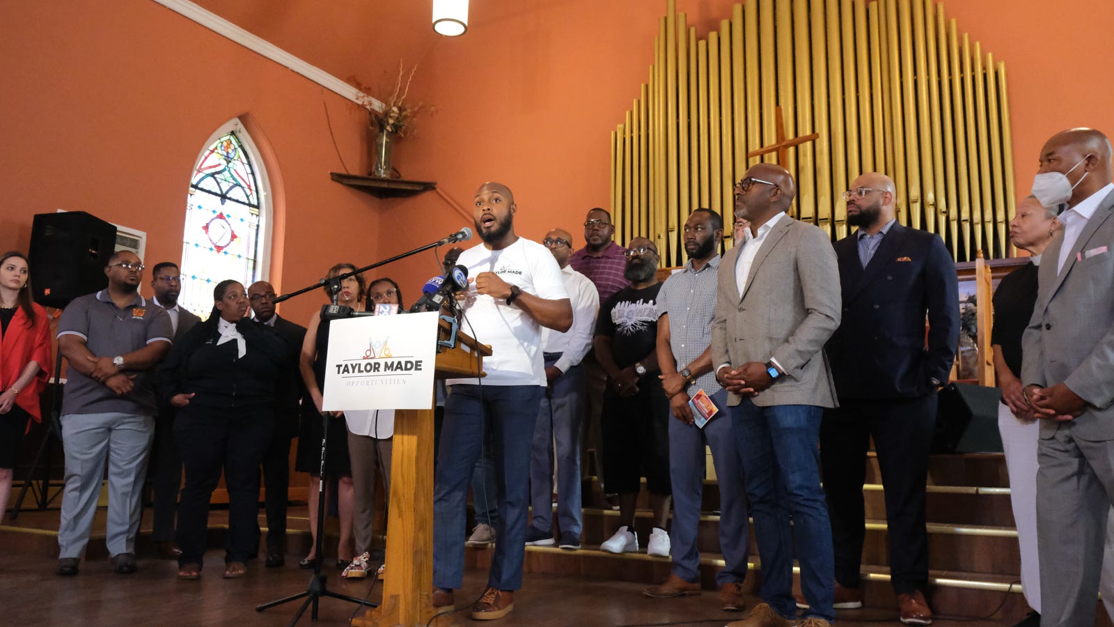 Philly church leaders launch nightly street effort to quell violence