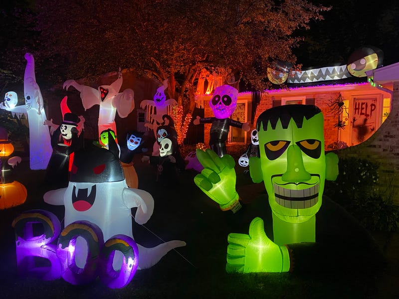 Halloween display in Lisle