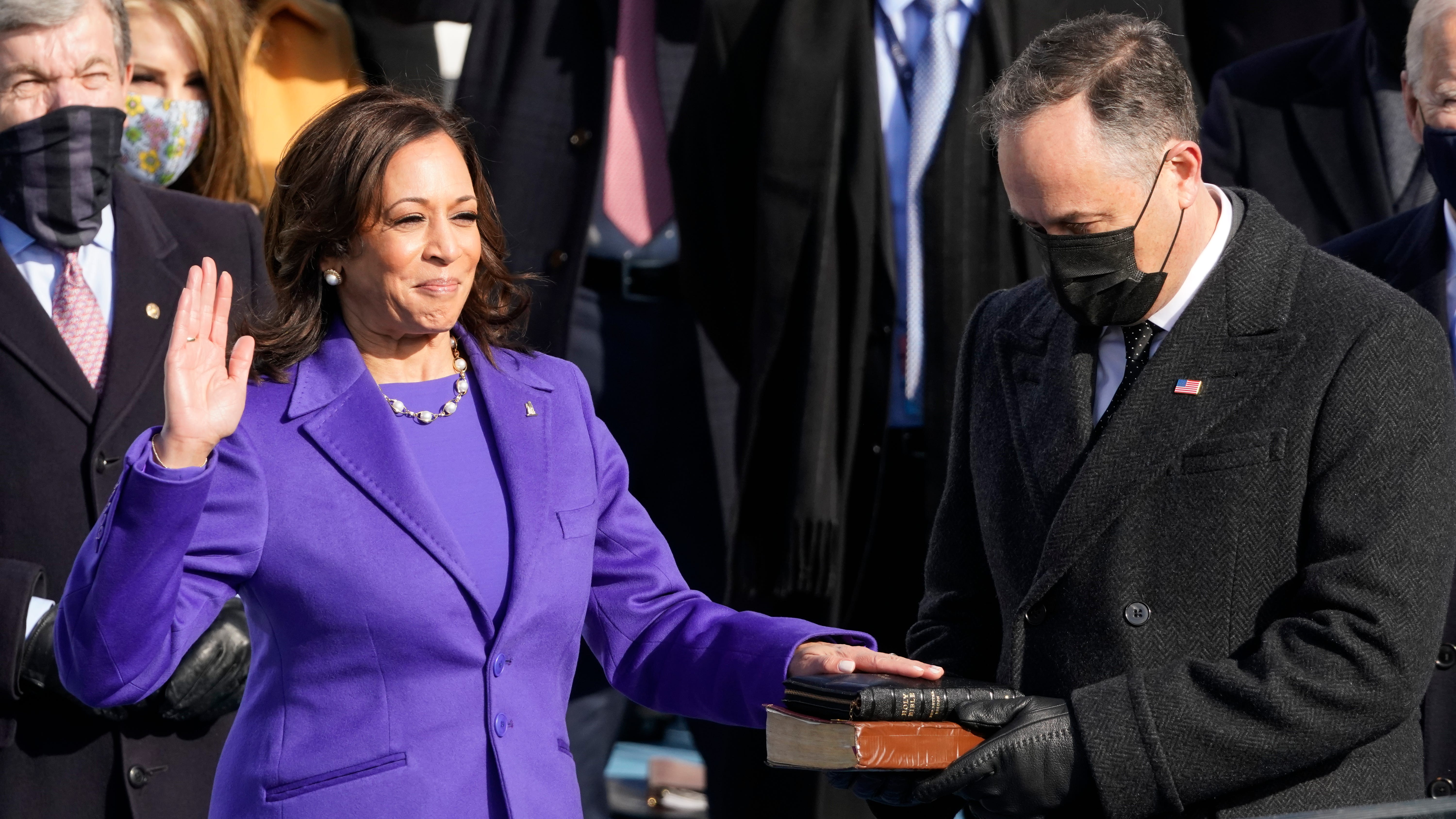 Warriors honor VP and Oakland native Kamala Harris with custom jersey