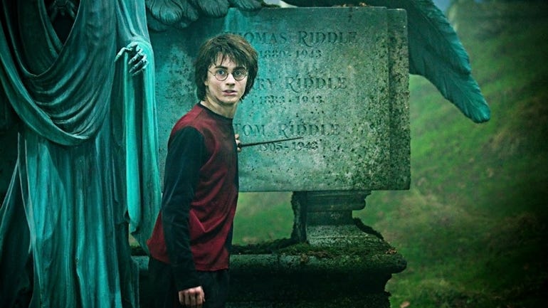 Daniel Radcliffe Reads 'Harry Potter And The Sorcerer's Stone' For Fans at Home