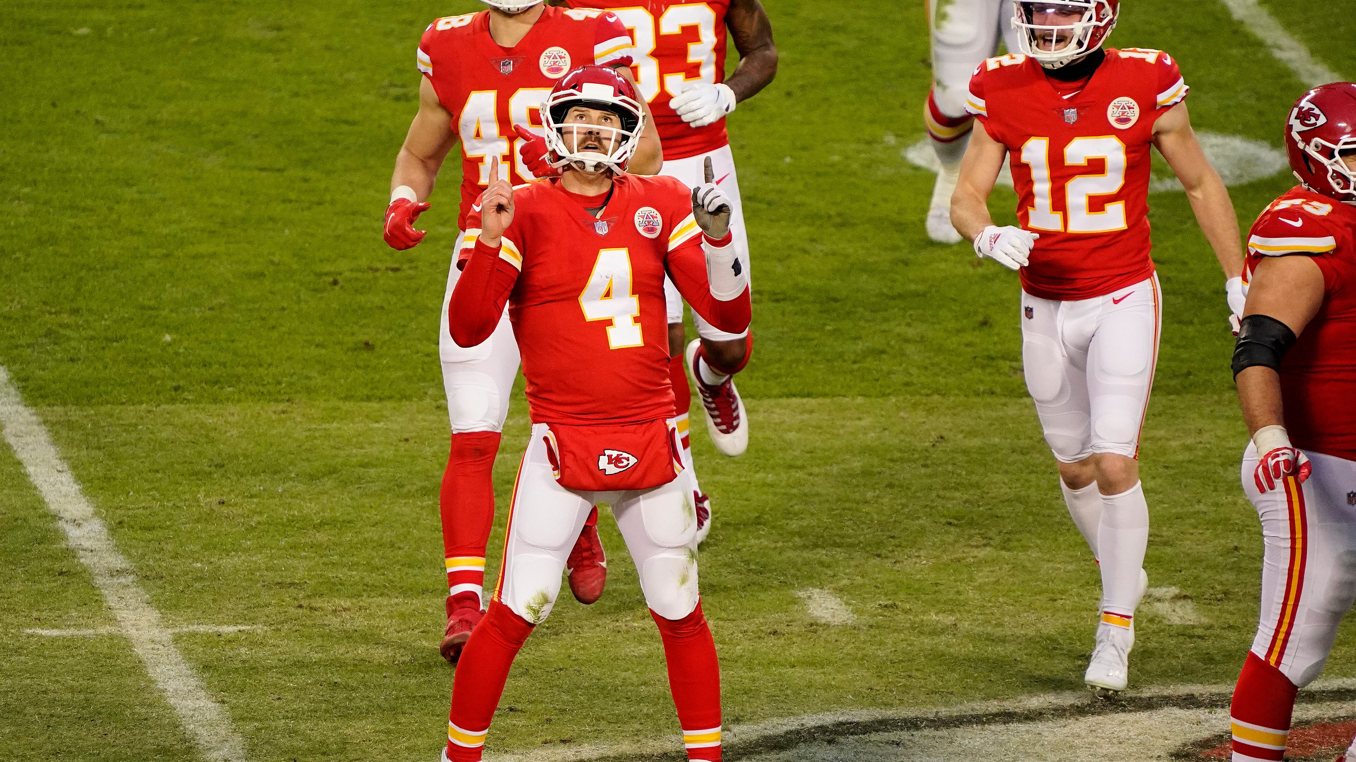 Chiefs' gutsy fourth-and-inches call sends Romo, Mahomes and social media into frenzy