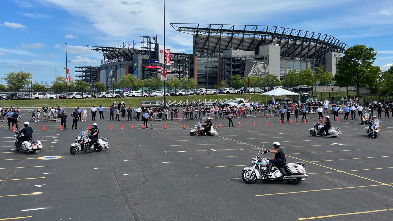 Hero Thrill Show entertains South Philly crowd for good cause