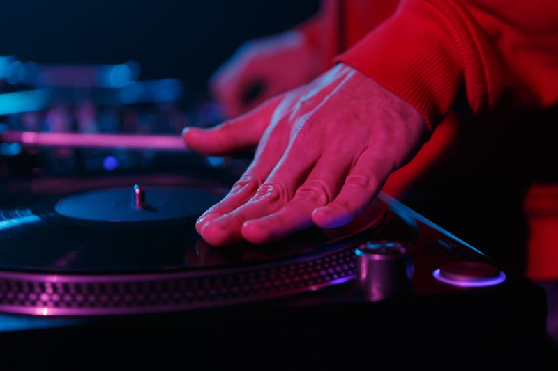 Hip hop, hand on record