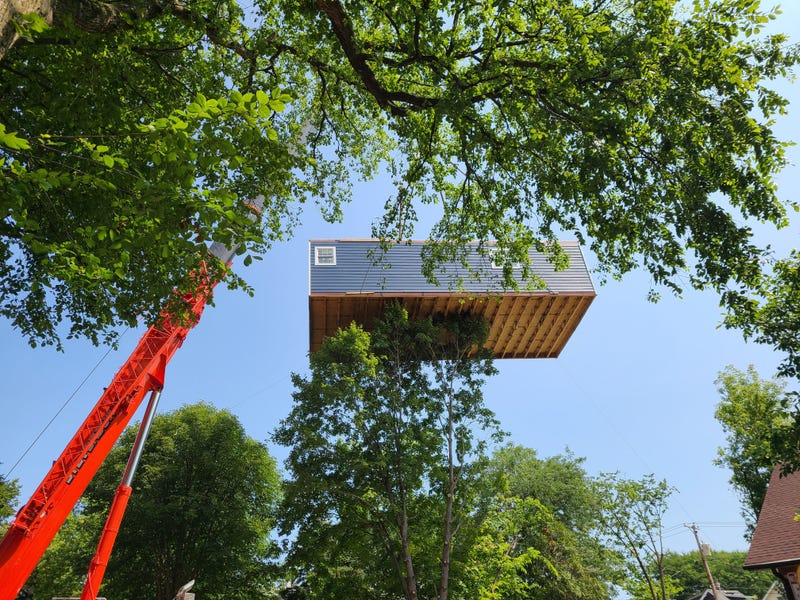 house coming in from crane