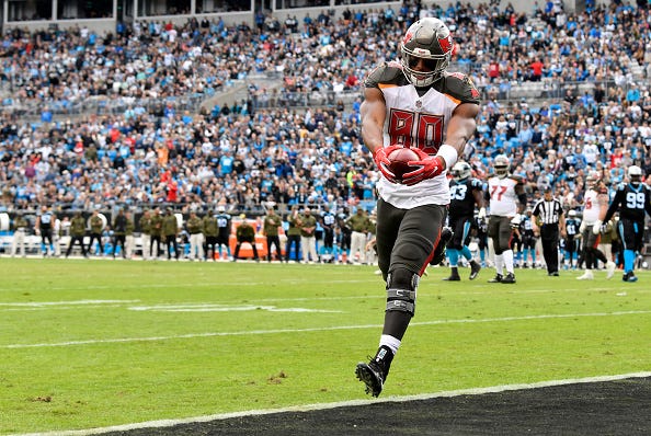 O.J. Howard crosses the goal line for a Bucs TD. 