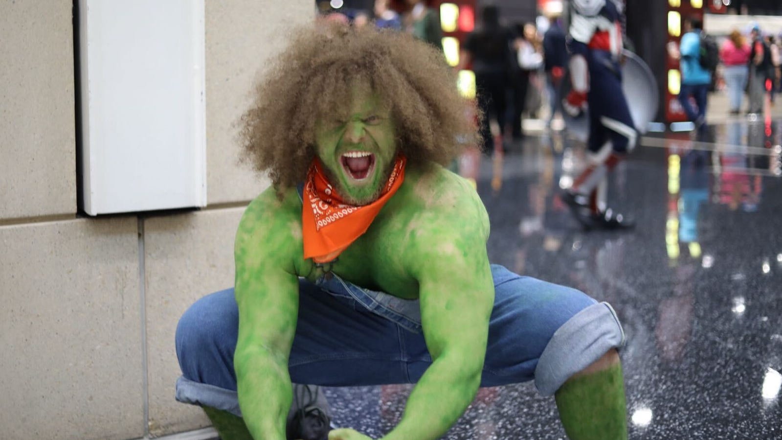 C2E2 begins with superheroes, dancing droids and more: 'This place is about escapism'