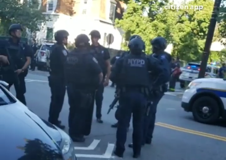 Police on scene of officer shooting on Staten Island