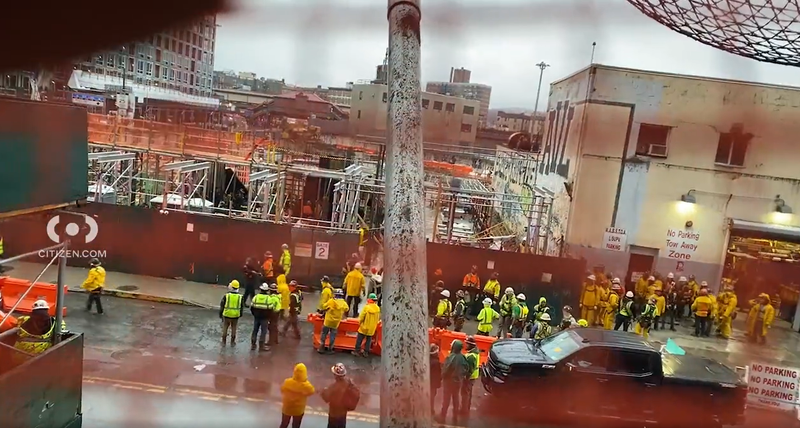 Crane collapses