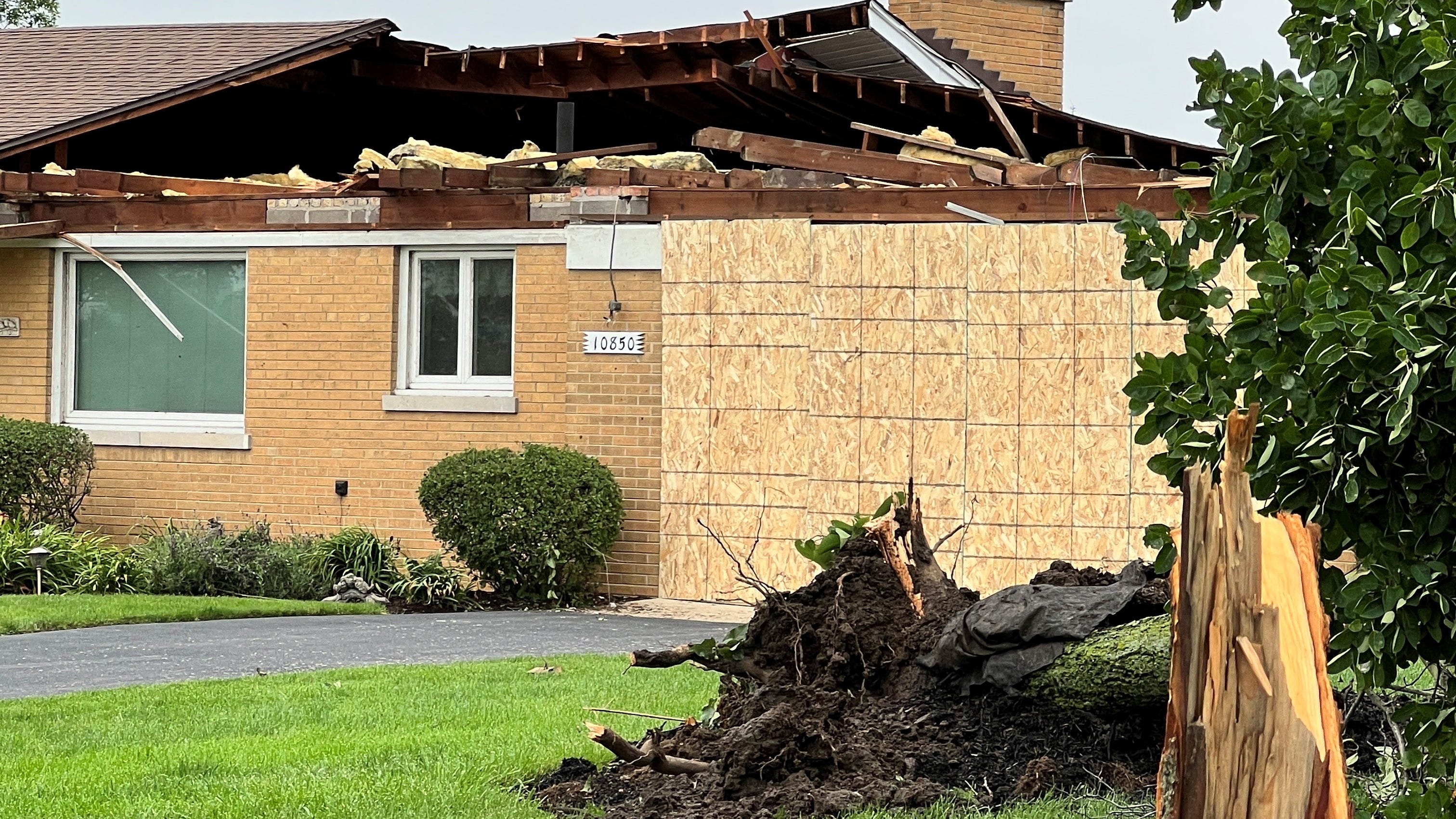 SW suburban residents work to clean up after Wednesday’s storms: ‘Just insane’