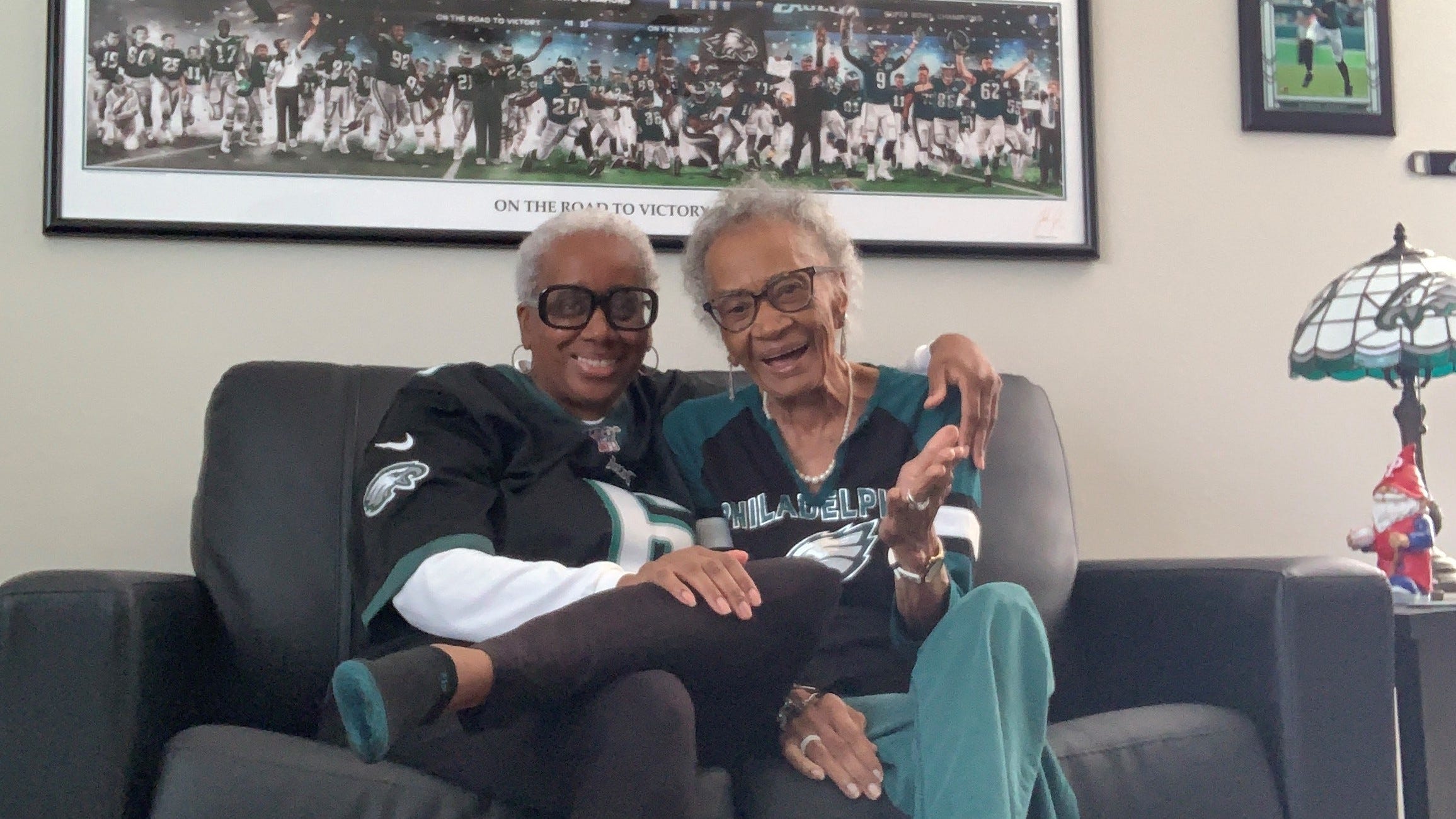 Internet sensation at 88: This Eagles fan keeps dancing through life