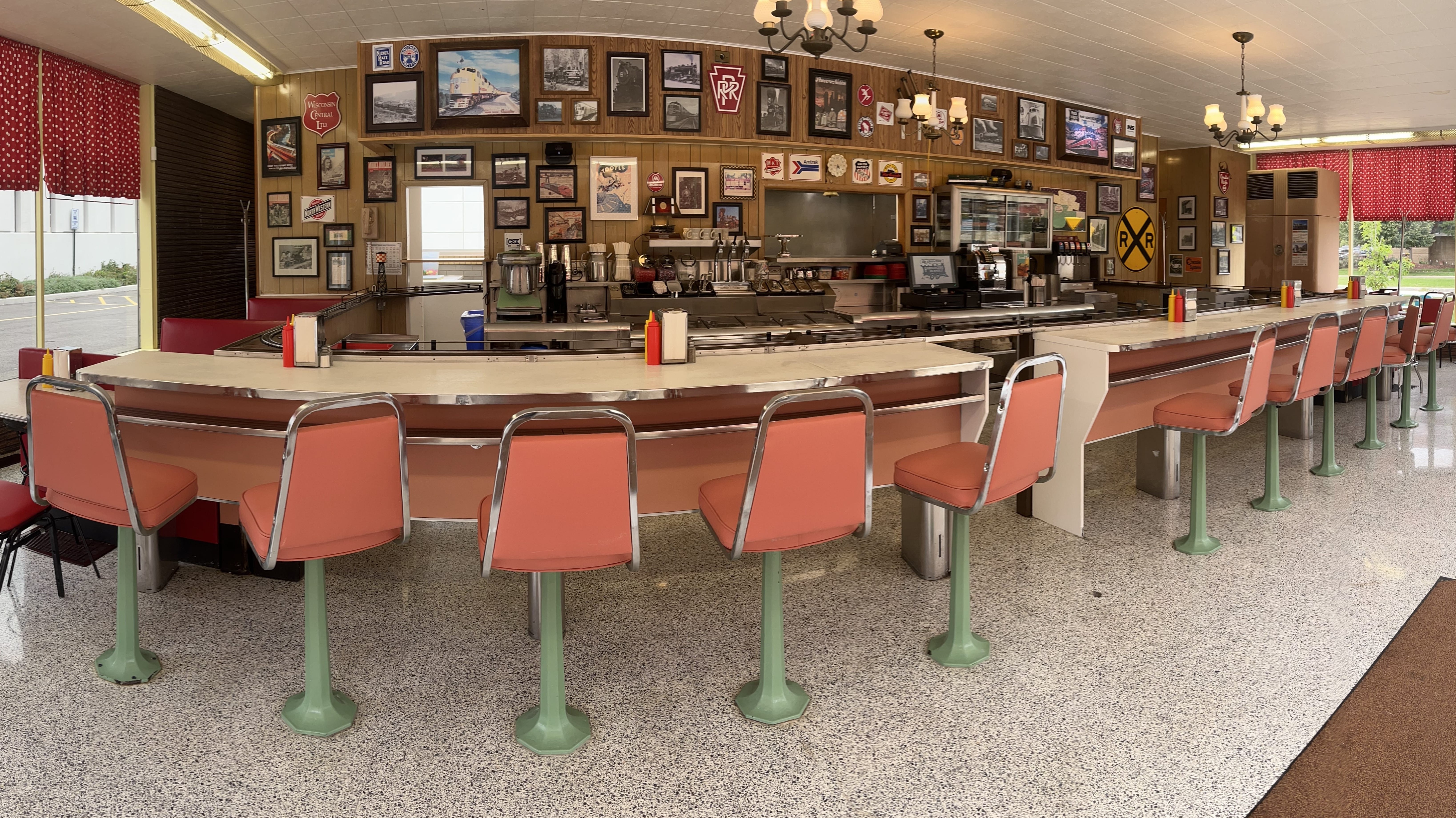 Popular Des Plaines train-themed restaurant back on track, reopens after closing 2 years ago