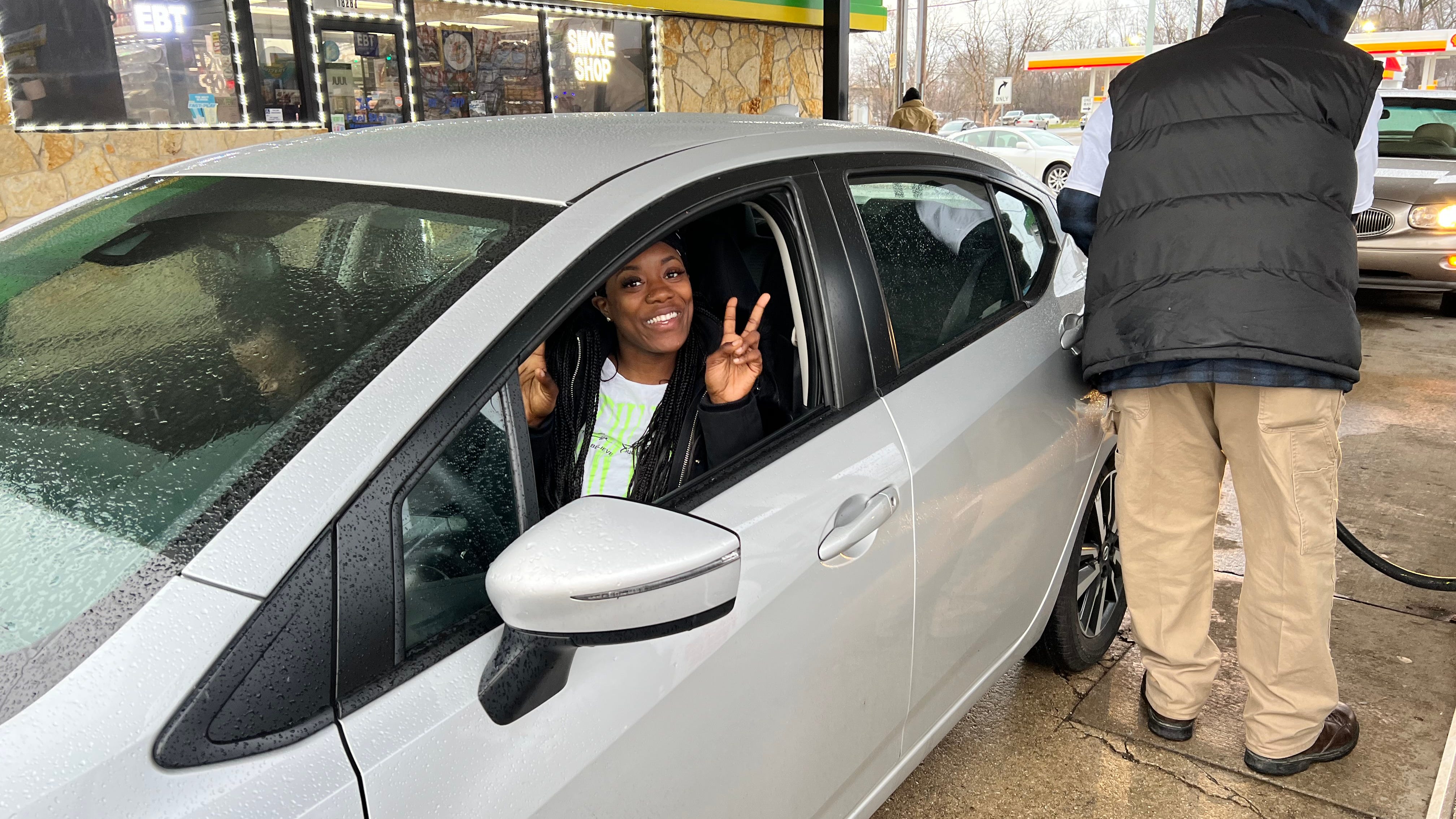 Willie Wilson holds another mega gas giveaway