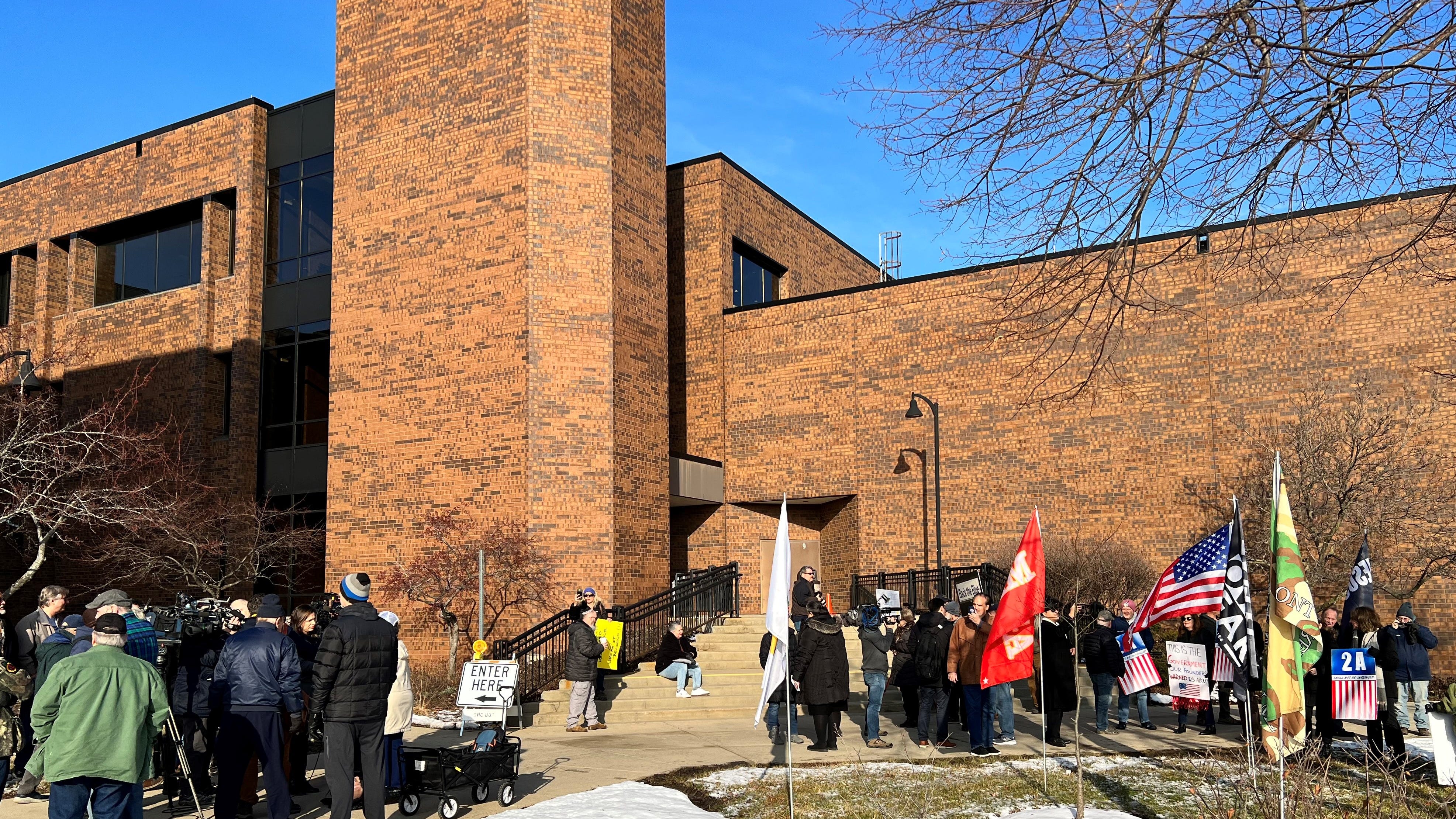 DuPage County Sheriff gets lots of public support on decision not to enforce assault weapons ban
