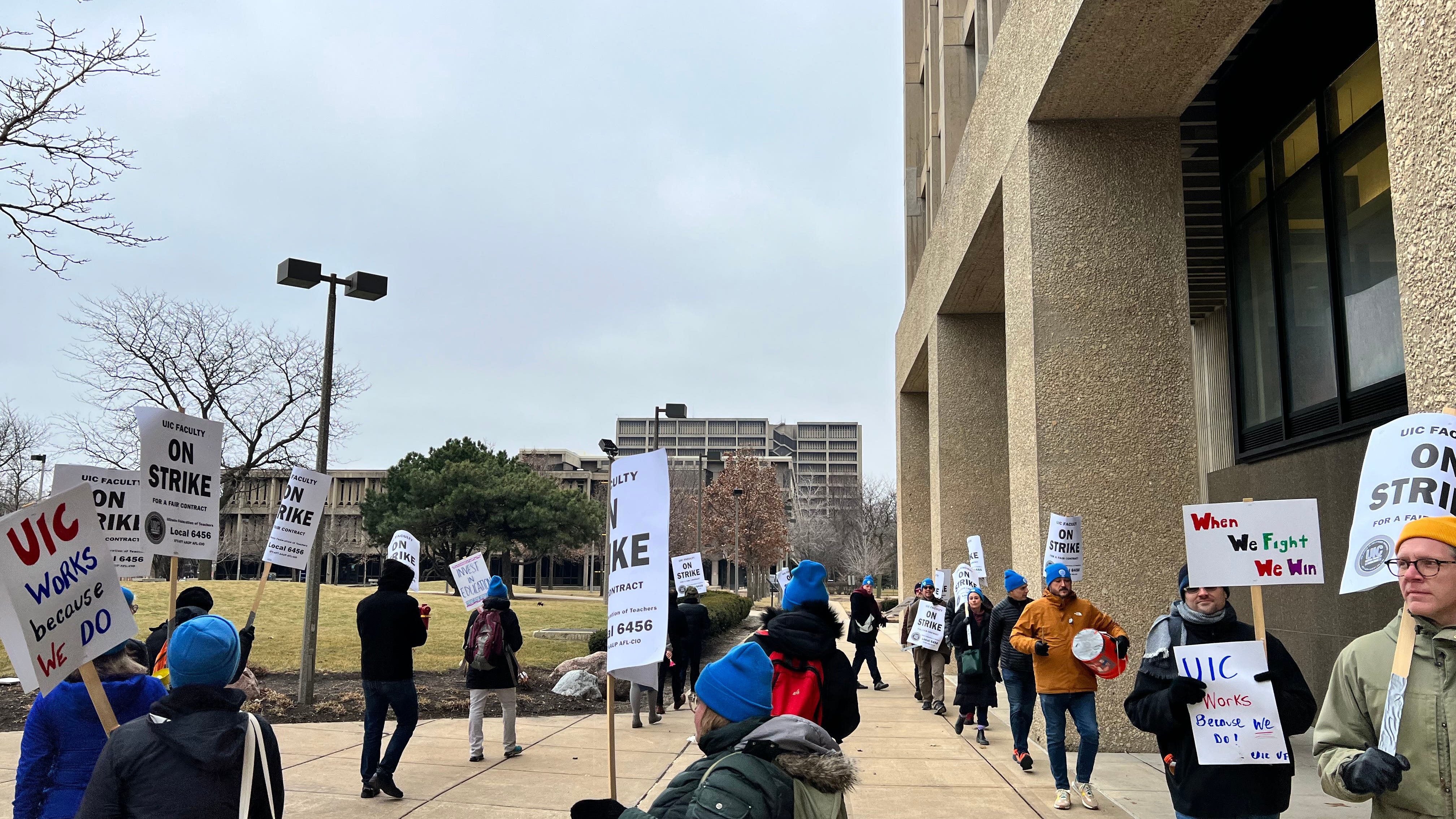 UIC faculty members begin strike, demanding higher minimum salaries