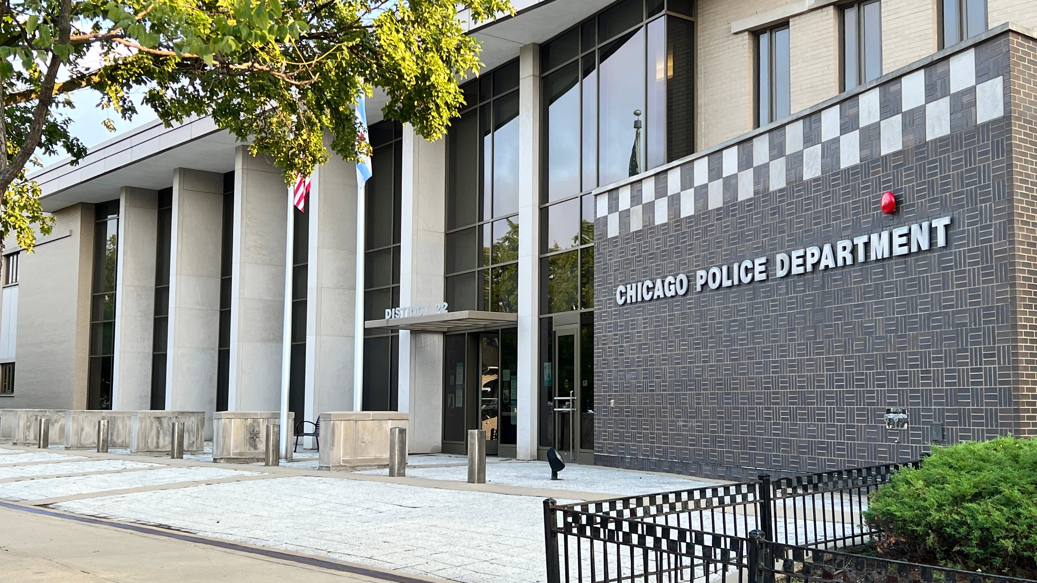 Car chase ends outside Morgan Park police station with woman shot and killed, man wounded: CPD