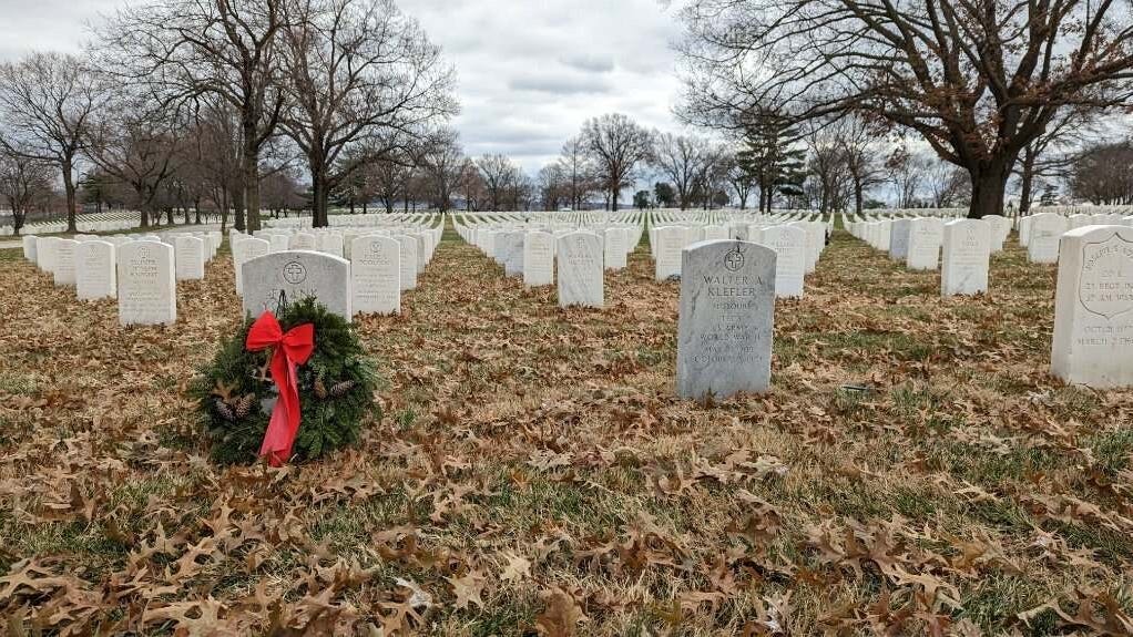 Thousands of veterans honored in wreath-laying ceremony this weekend