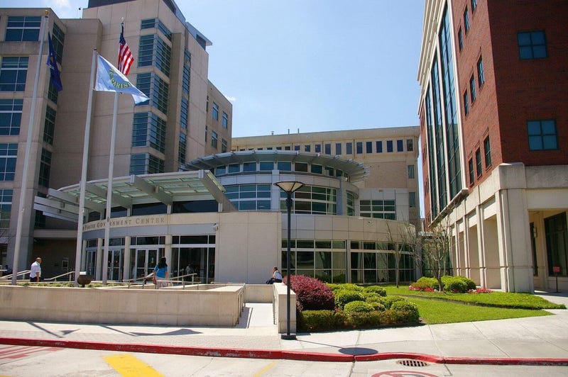 911 employee who knew suspect and failed to report also arrested