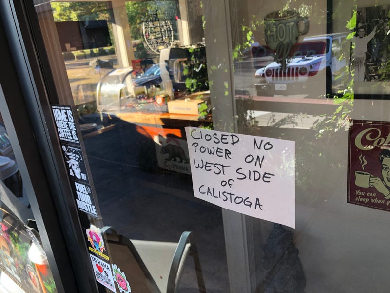 A sign on the Soul Rebel coffee shop in Calistoga notifies customers that the shop is one of many PG&E users who lost power in a deliberate power outage to reduce fire risks on Sept. 25, 2019.