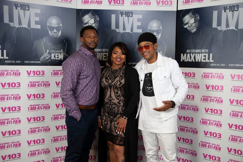 Maxwell Meets Fans Backstage At V-103 Live Concert In Atlanta