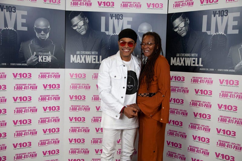Maxwell Meets Fans Backstage At V-103 Live Concert In Atlanta