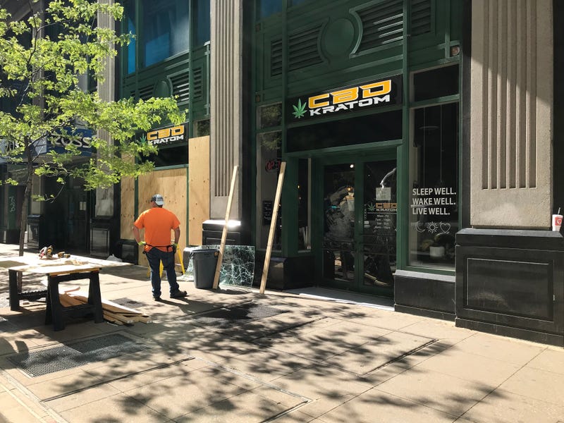 Chicago Looting Businesses