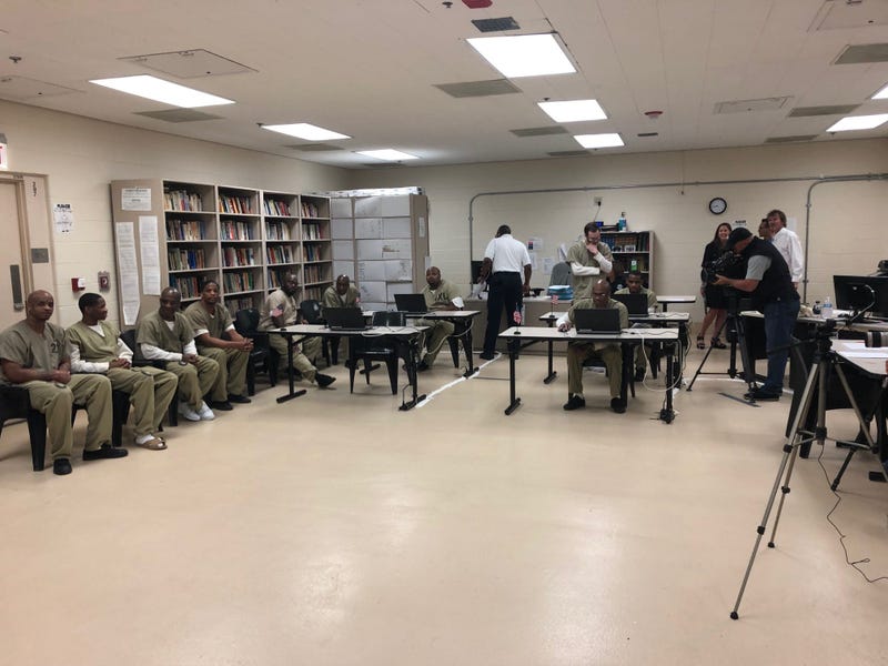 A two-day online chess tournament, a first-of-its-kind, has Cook County Jail detainees playing inmates in prisons in six other countries.