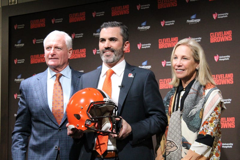 Kevin Stefanski with Dee and Jimmy Haslam