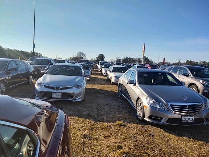 Cars crowd RR for Covid vaccines on January 30, 2021. (Gary Hess)