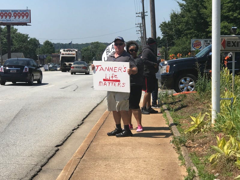 Anti-Protesters and Protesters Outside Tanner's Big Orange Before Zeller's Apology Press Conference - Emily Gill